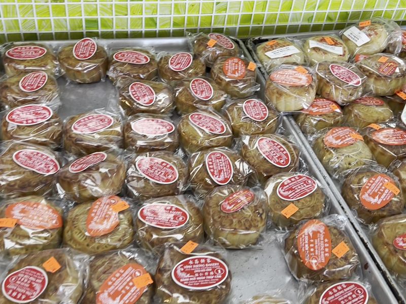 Vinh Xuong Bakery food